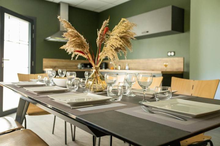 Location de vacances pour 15 personnes, avec Terrasse ainsi que Jardin et Vue à Laussonne