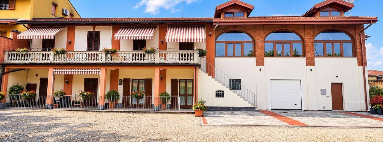 Gîte pour 4 personnes, avec Terrasse ainsi que Jardin et Vue à Pianezza
