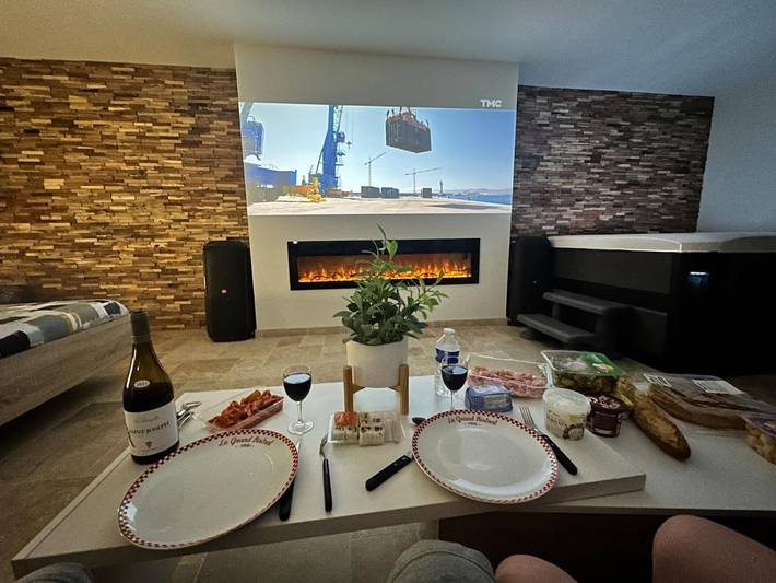 Gîte pour 2 personnes, avec terrasse et jacuzzi à Vic-le-Comte - 2