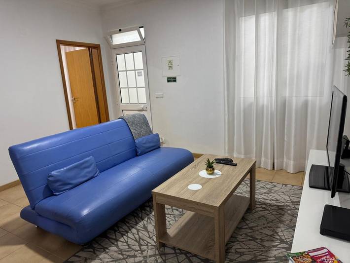 Ganze Wohnung, Ferienwohnung 'Alforra Residence 1' mit Bergblick, WLAN und Klimaanlage in Câmara de Lobos, Madeira