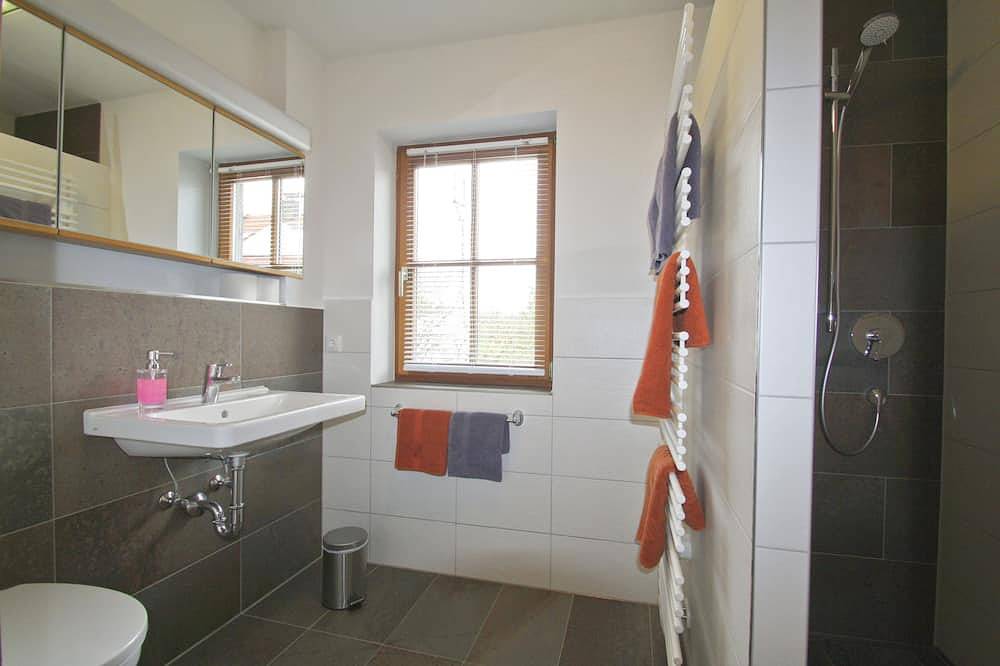 Ganze Wohnung, Ferienwohnung Hoamat bis 4 Personen, 70 qm, 2 sep. Schlafzimmer, Balkon in Bad Feilnbach, Alpenland Tegernsee Schliersee