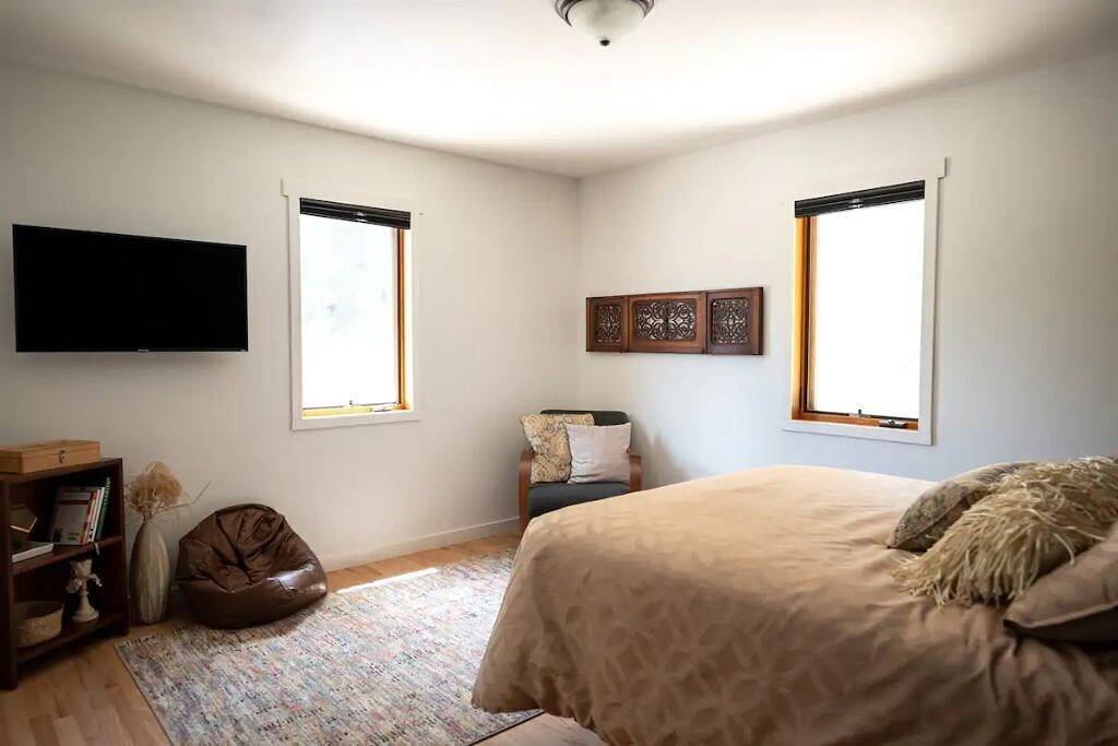 Urban Edge | Comfort & Fun: Large Game Room & Fitness Room in Decorah, Winneshiek County