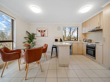 Holiday Apartment for 4 People in South Canberra, Kingston, Photo 1