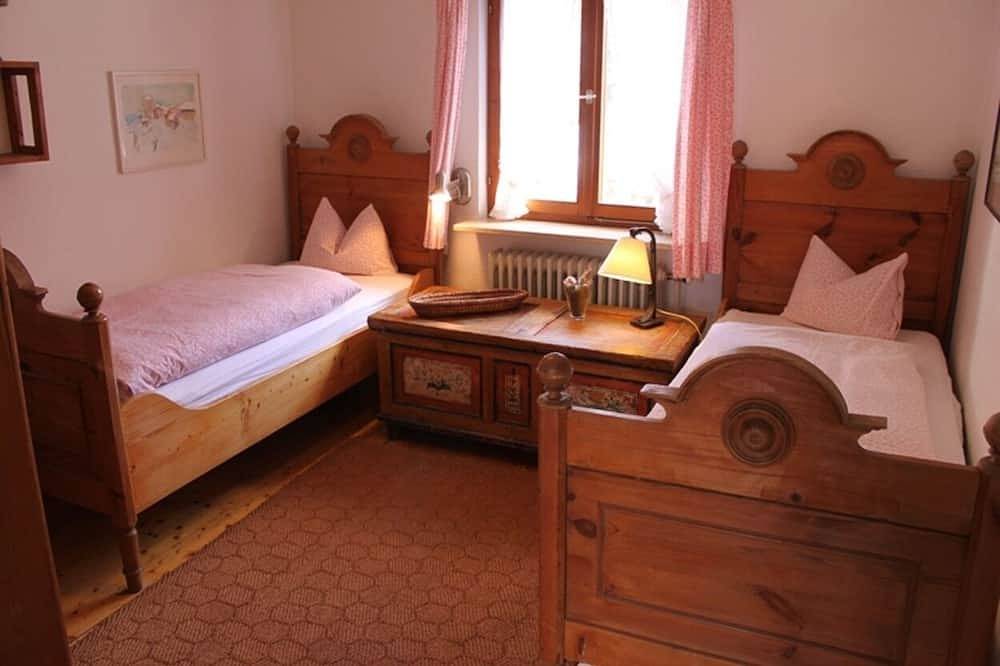 Ganze Wohnung, Stilvolle Ferienwohnung  auf einem fränkischen Obst- und Brennereihof in Leutenbach, Fränkische Schweiz