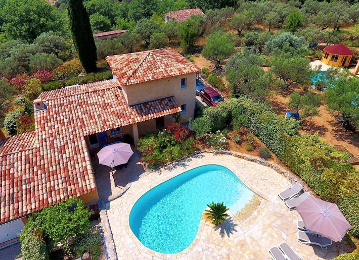 Gîte pour 6 personnes, avec piscine, animaux acceptés à Salernes