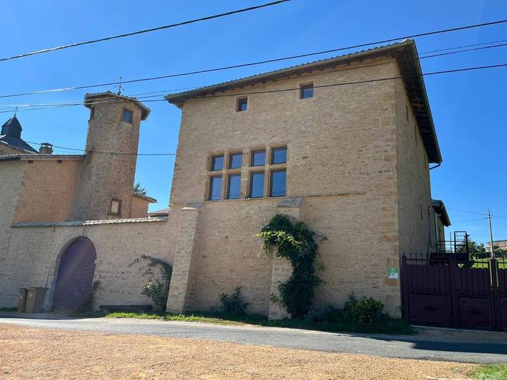 Location de vacances pour 12 personnes, avec vue ainsi que jardin et piscine, adapté aux familles à Cogny - 4