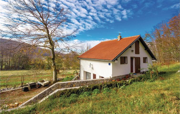 Ganze Ferienwohnung, Gemütliche 73 m² große Wohnung mit Terrasse, Kamin und Parkplatz in Sveti Juraj, Naturpark Velebit