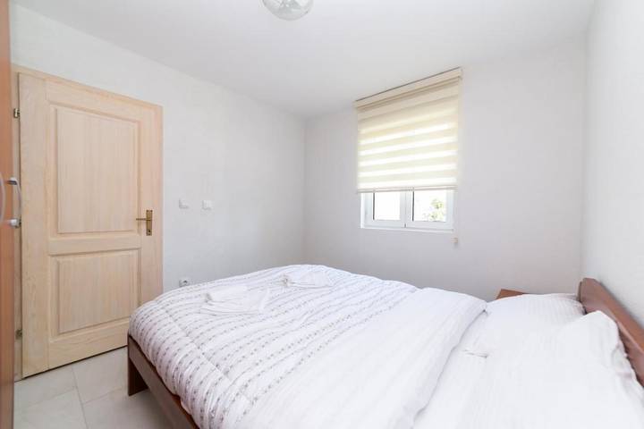 Gîte pour 6 personnes, avec balcon, adapté aux familles dans Tivat - 4