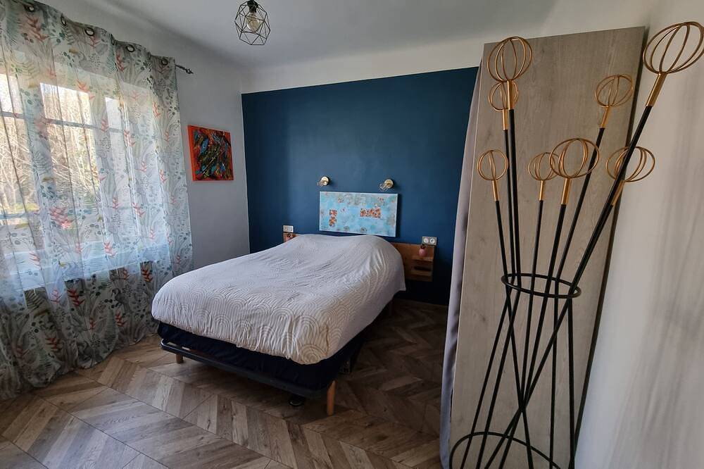 Maison Chaleureuse Sans vis à vis Avec une Piscine Privée in Saint-Quentin-la-Poterie, Nimes region