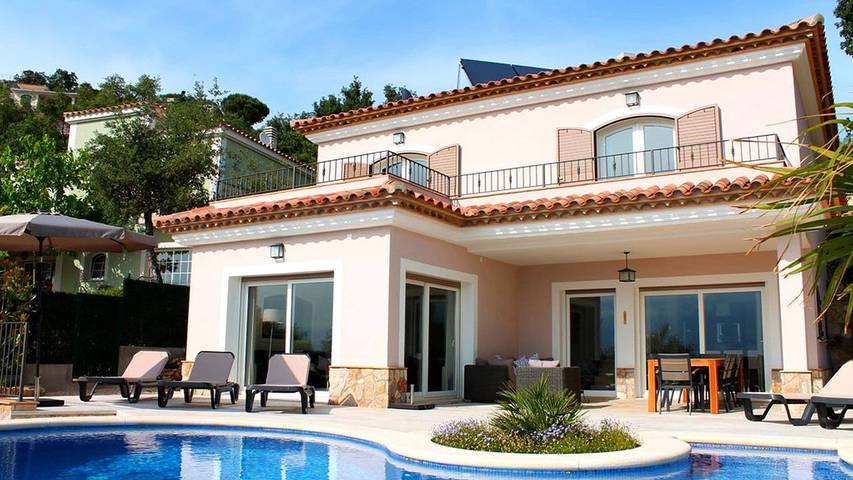 Casa rural para 9 personas, con piscina y jardín en Santa Cristina de Aro