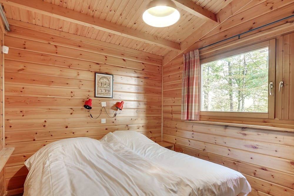Finnish bungalow on Zelle Estate, in the woods, plenty of privacy! in Achterhoek