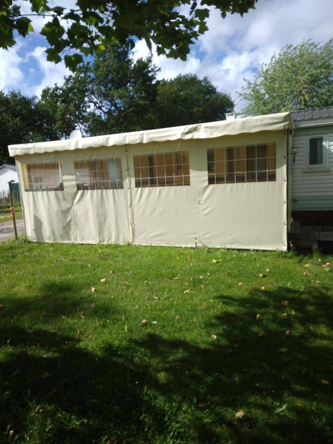 Camping pour 6 personnes, avec Terrasse ainsi que Jardin et Piscine