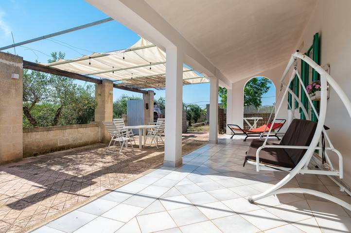 Villa 'Ulivi' with Private Terrace, Wi-Fi and Air Conditioning in Manduria, Gulf of Taranto
