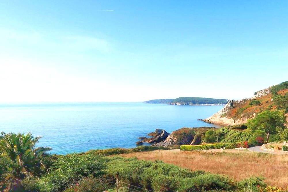 Villa Leostic - Crozon - Vue mer panoramique et accès direct à la plage in Crozon, Iroise
