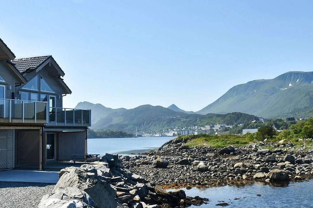 10 person ferie hjemme i Brattvåg in Haram, Nordlige Fjord-Norge