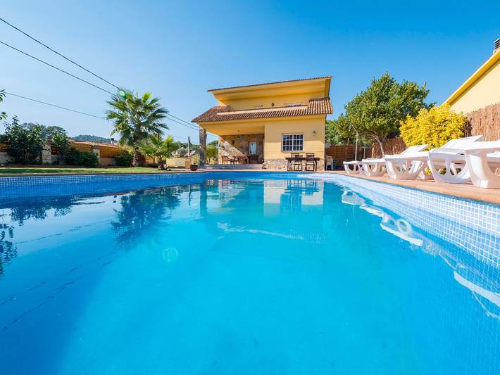 Casa rural para 14 personas, con Terraza y Jardín en Fogars de la Selva