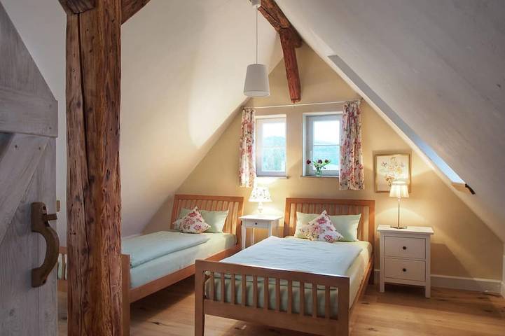Entire apartment, Historic timbered house with panoramic sea view, 200 m from the lake in Öhningen, Untersee