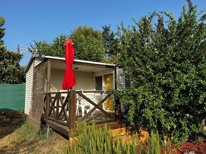 Chalet pour 4 personnes, avec Terrasse ainsi que Jardin et Piscine