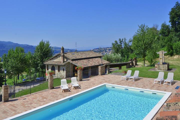 Villa per 8 persone, con piscina e terrazza, con animali domestici in Umbria