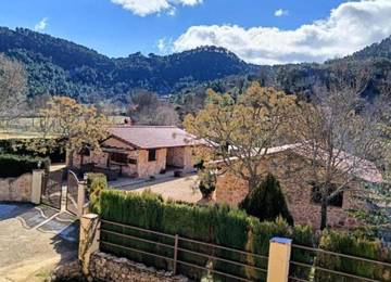 Casa rural con piscina para 6 personas, con terraza y jardín además de piscina y vistas, Se admiten mascotas en Riópar