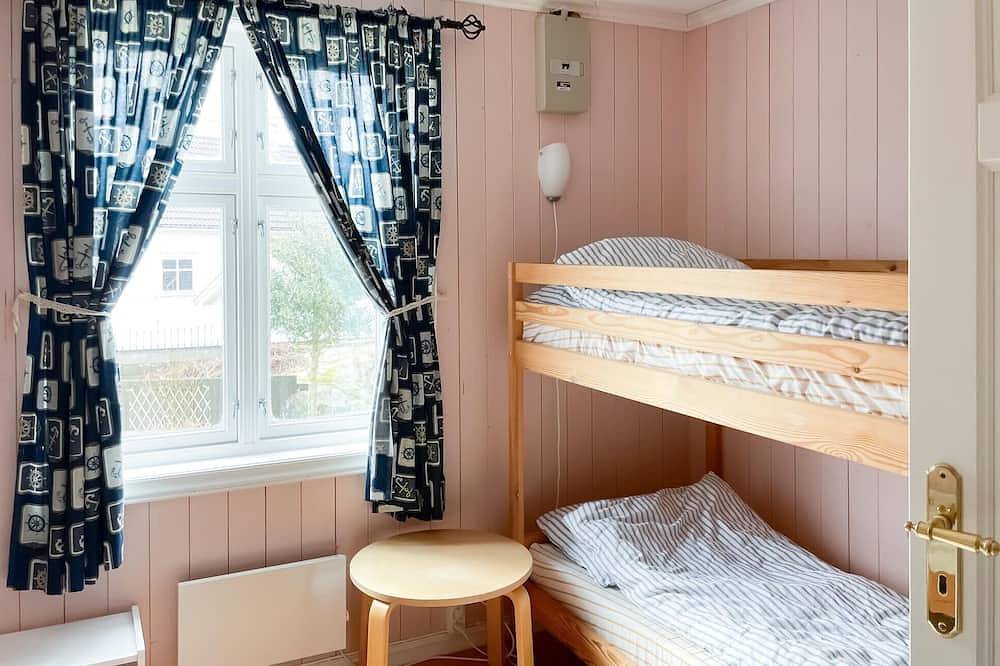 4 bedroom stunning home in Skudeneshavn in Karmøy