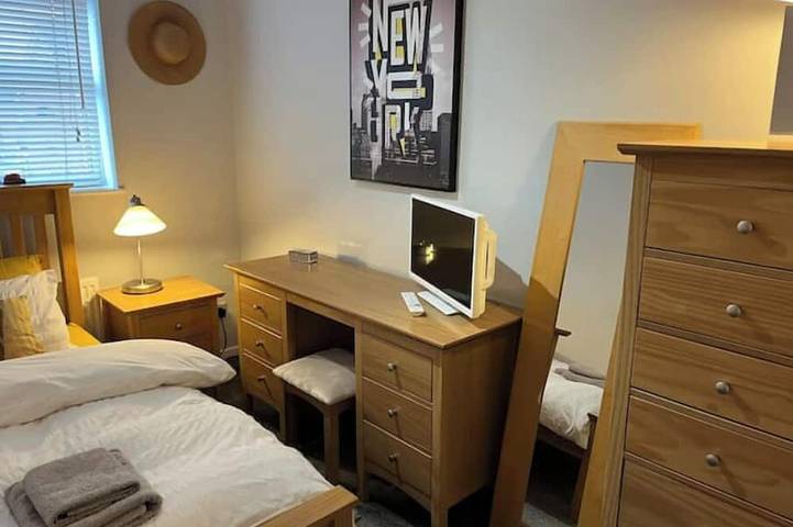 Apartamento entero, Cosy home in quiet cul-de-sac. Private fenced garden and free parking. in Wolverhampton, Birmingham y alrededores