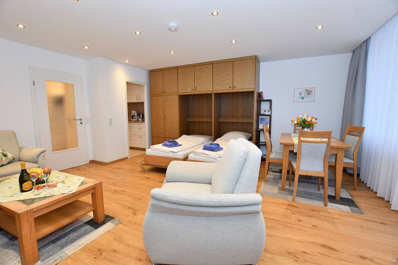 Ganze Wohnung, Helle und freundliche Ferienwohnung für 2 Personen mit Blick auf das Meer in Borkum Nordbad - Badestrand, Borkum