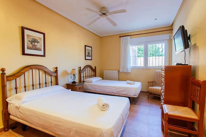 Location de vacances pour 14 personnes, avec piscine ainsi que balcon et jardin dans La Manga del Mar Menor - 2