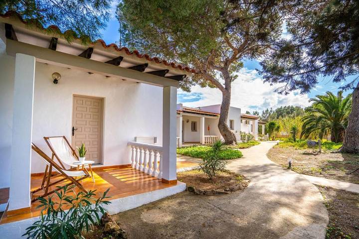 Gîte pour 2 personnes, avec Terrasse et Jardin ainsi que Bassin pour enfant et Piscine dans Playa Migjorn Formentera