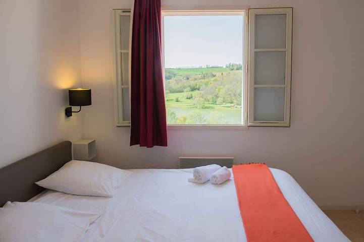 Location de vacances pour 4 personnes, avec terrasse et piscine à Carla-Bayle - 4