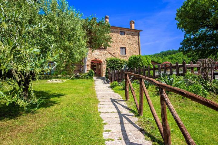 Vakantiehuis voor 18 personen, with Terras and Tuin as well as Zwembad in Cortona