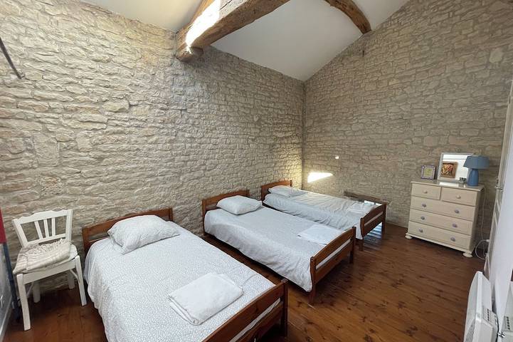 Location de vacances pour 7 personnes, avec piscine et jardin à Dœuil-sur-le-Mignon - 4