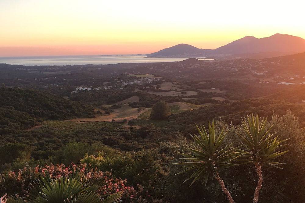 Gite T3, neuf, vue mer imprenable, Piscine, proche Porticcio in Eccica-Suarella, Région d'Ajaccio