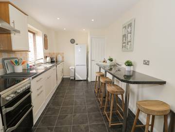 Holiday Rental for 6 People in Weston on Avon, Heart of England, Photo 3
