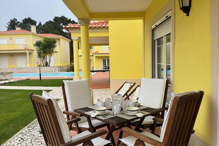 Casa de férias para 6 pessoas, com piscina e jardim e ainda varanda em Amoreira