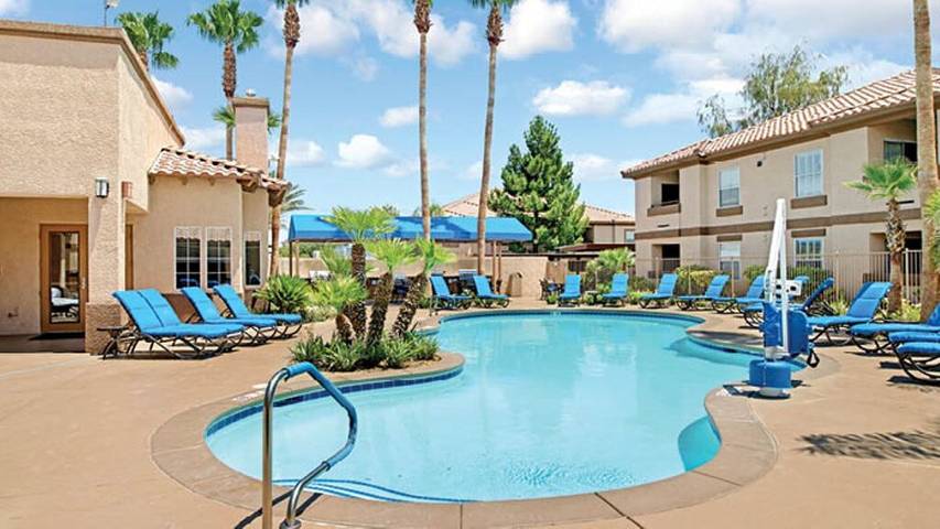Vacation rental for 4 people, with pool and hot tub as well as balcony in Spring Valley (NV)