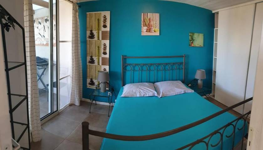 Gîte pour 3 personnes, avec piscine ainsi que jardin et vue à L'Étang-Salé - 3