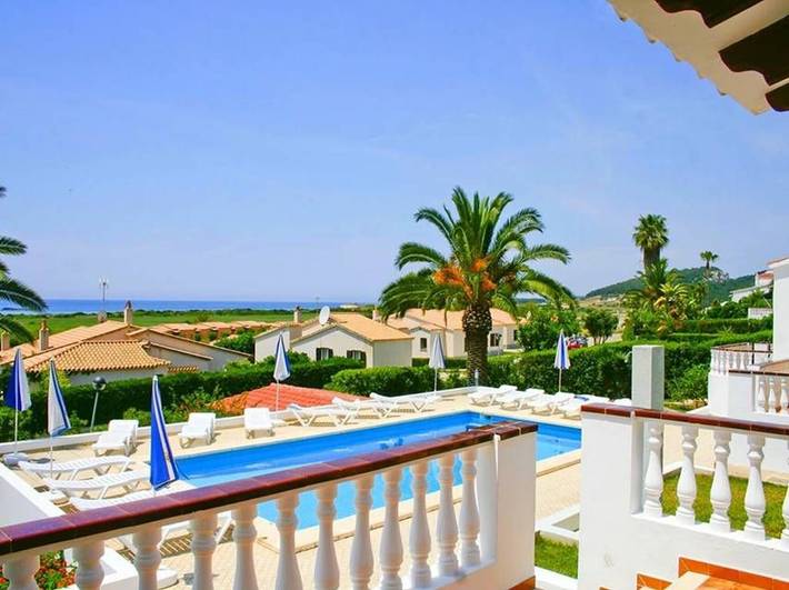 Villa for 4 people, with ocean view and garden as well as balcony and pool in Platja Son Bou