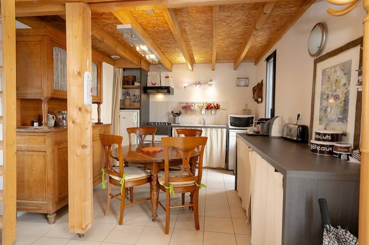 Casa de vacaciones 'Le Balcon Des Bauges' con vistas a la montaña, piscina compartida y Wi-Fi in La Motte-Servolex, Chambéry region