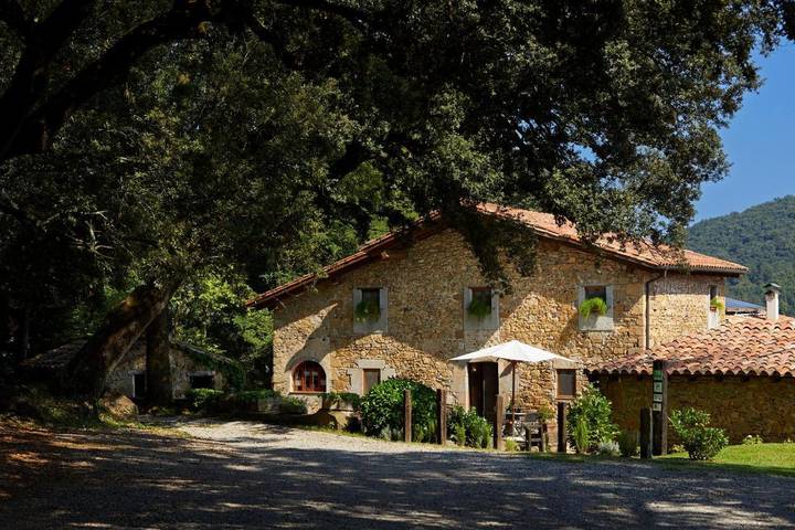 Apartamento de vacaciones para 14 personas, con jardín y piscina en Garrotxa - 2