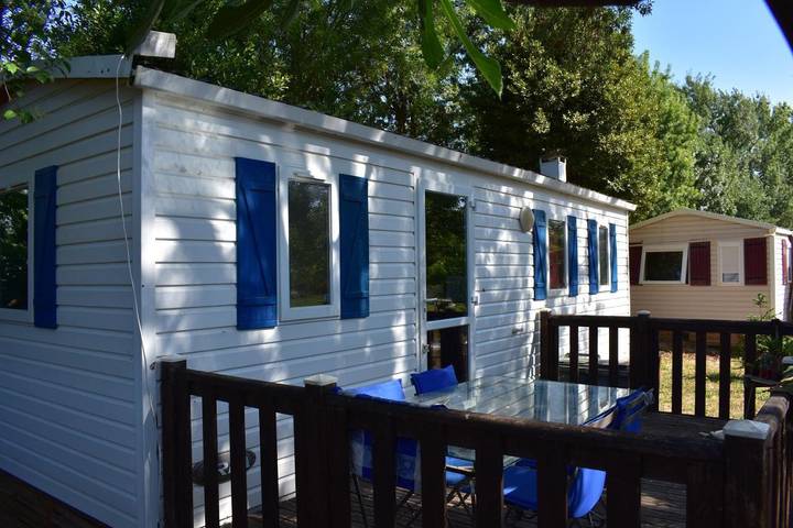 Tente pour 4 personnes, avec terrasse et jardin, animaux acceptés dans le Var - 3