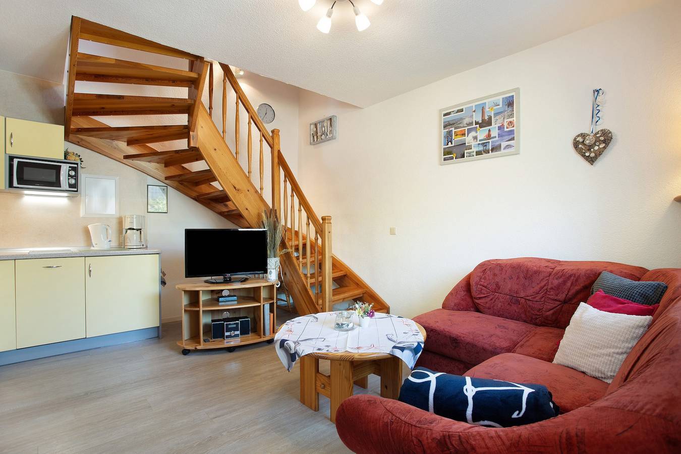 Entire apartment, Apartment 'Fewo 32 - Halbinsel Darss - Ostsee' with Private Terrace, Shared Garden and Wi-Fi in Wieck am Darß, Peninsula Fischland - Darss - Zingst