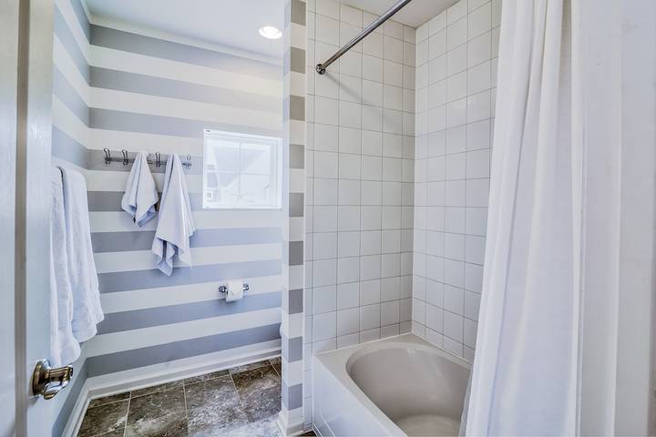 Vacation house for 10 people, with yard and pool in Delaware