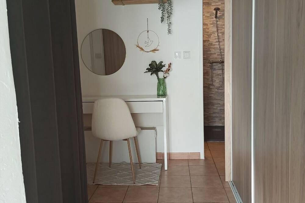 Jolie Suite Privée, Proche Aéroport in Marignane, Istres region