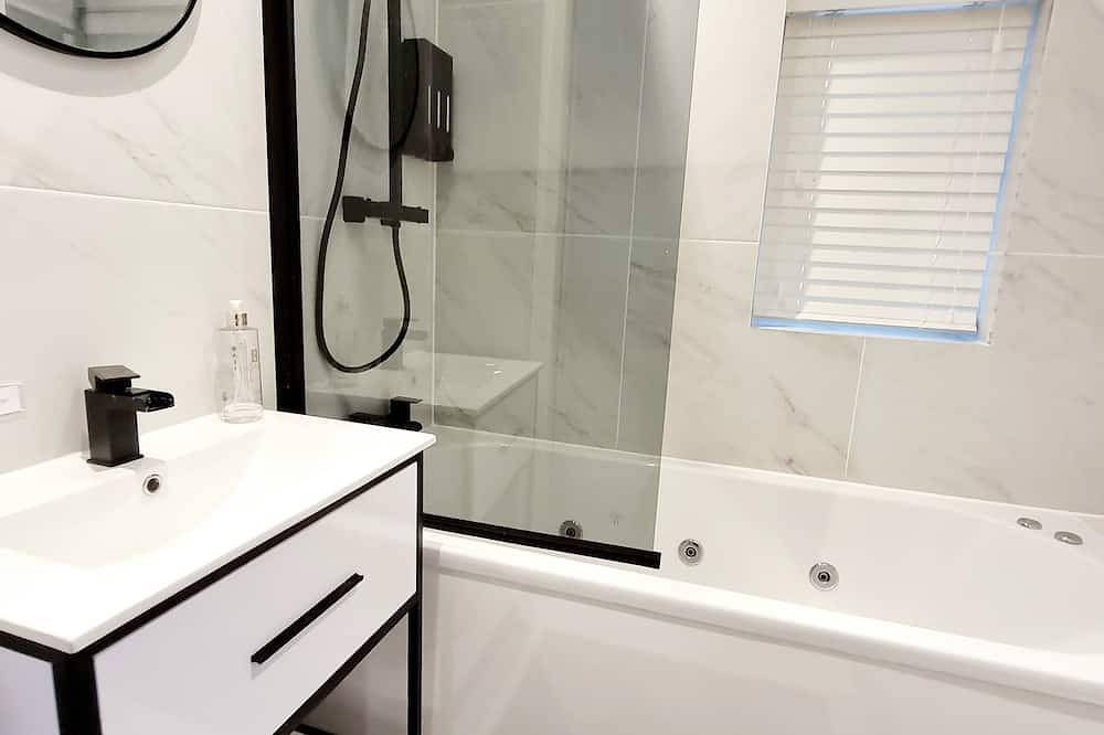 Exclusive Palm House,  Nature, Amenities, Garden in Thorpe Park, Surrey