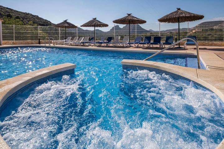 Casa rural para 10 personas, con Terraza y Jacuzzi además de Jardín y Piscina en Provincia de Albacete