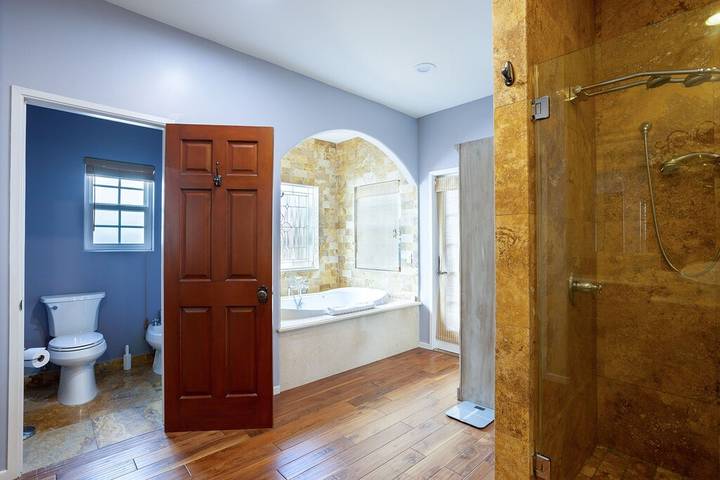 Vacation rental for 8 people, with yard and terrace, with pets in North Hollywood