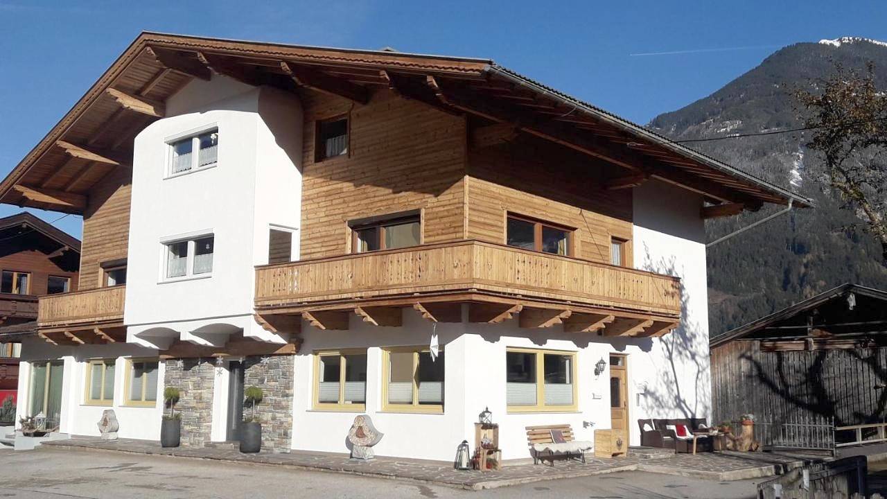 Ganze Wohnung, Appartement Catrin mit Sauna und E-Ladestation im Ski- und Wandergebiet Hochzillertal in Tuxer Alpen, Ried im Zillertal