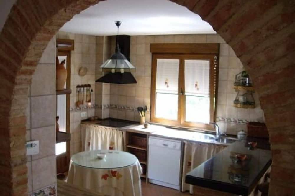 Casa Rural Refugio La Covatilla I  (8 plazas) in La Hoya, Provincia de Salamanca