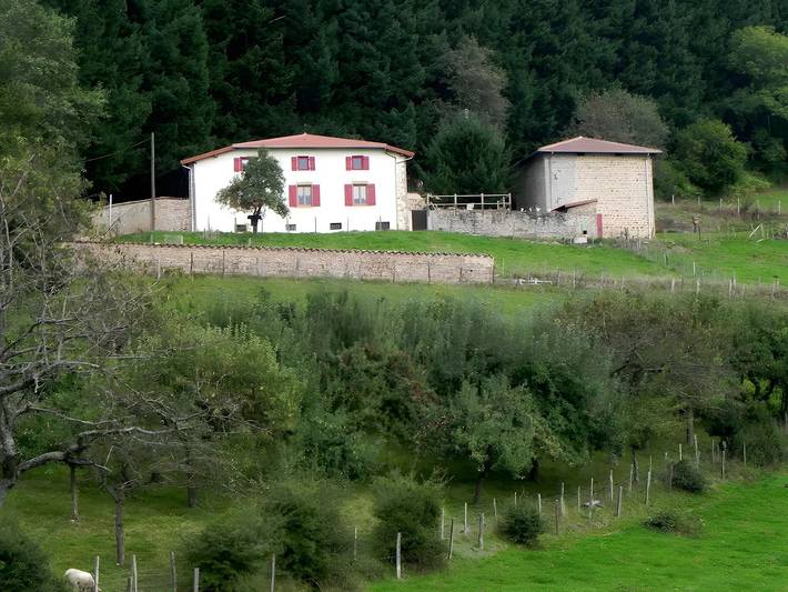 Chambre d’hôtes 'Chambre Le Rouet' avec vue sur la montagne, jardin partagé et Wi-Fi in Thizy-les-Bourgs, Région de Villefranche-sur-Saône
